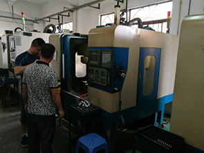 相对花费大价钱去做数控机床的维修，你更加需要的是做好数控机床设备的维护保养