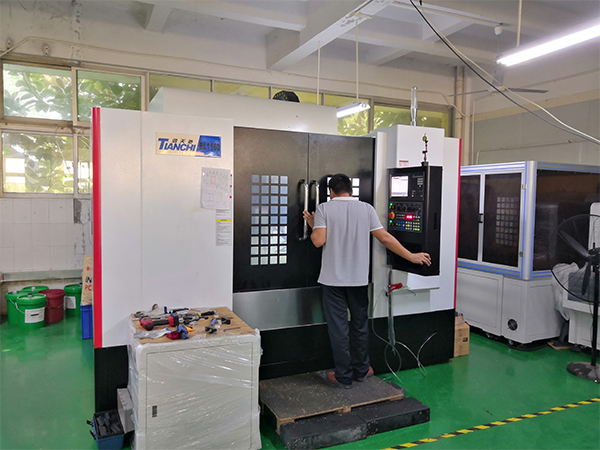 佳铁机Y轴运行时严重超过误差，伺服无警报，是什么问题呢？